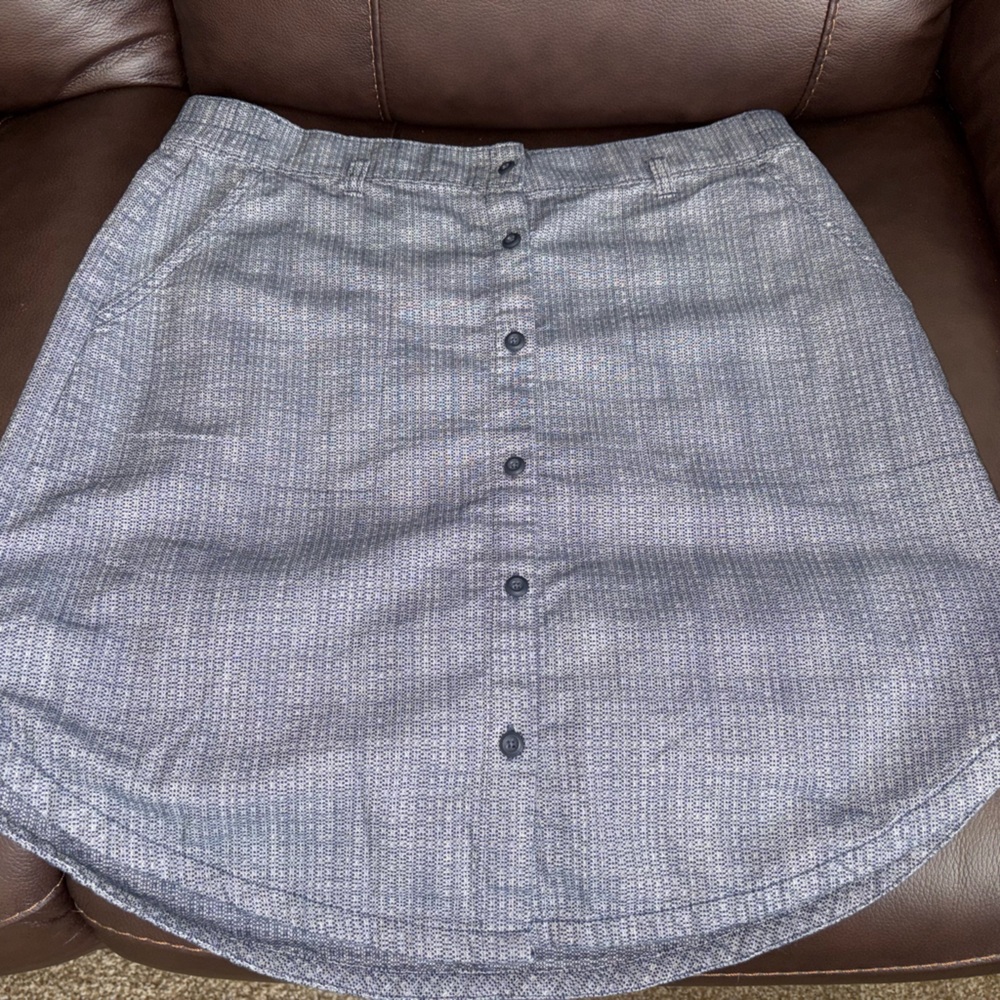 Columbia women’s size large Blue Button-Front Skirt
